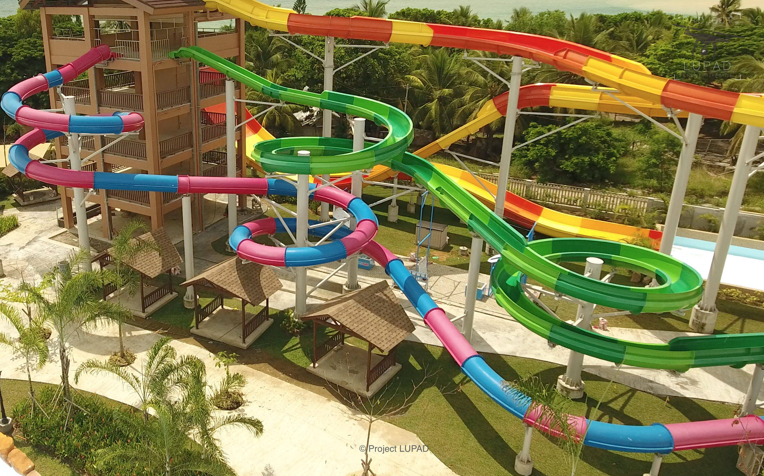 PHOTOS: Escape Tunnel and Pira-Chute Slides of Seven Seas Waterpark ...