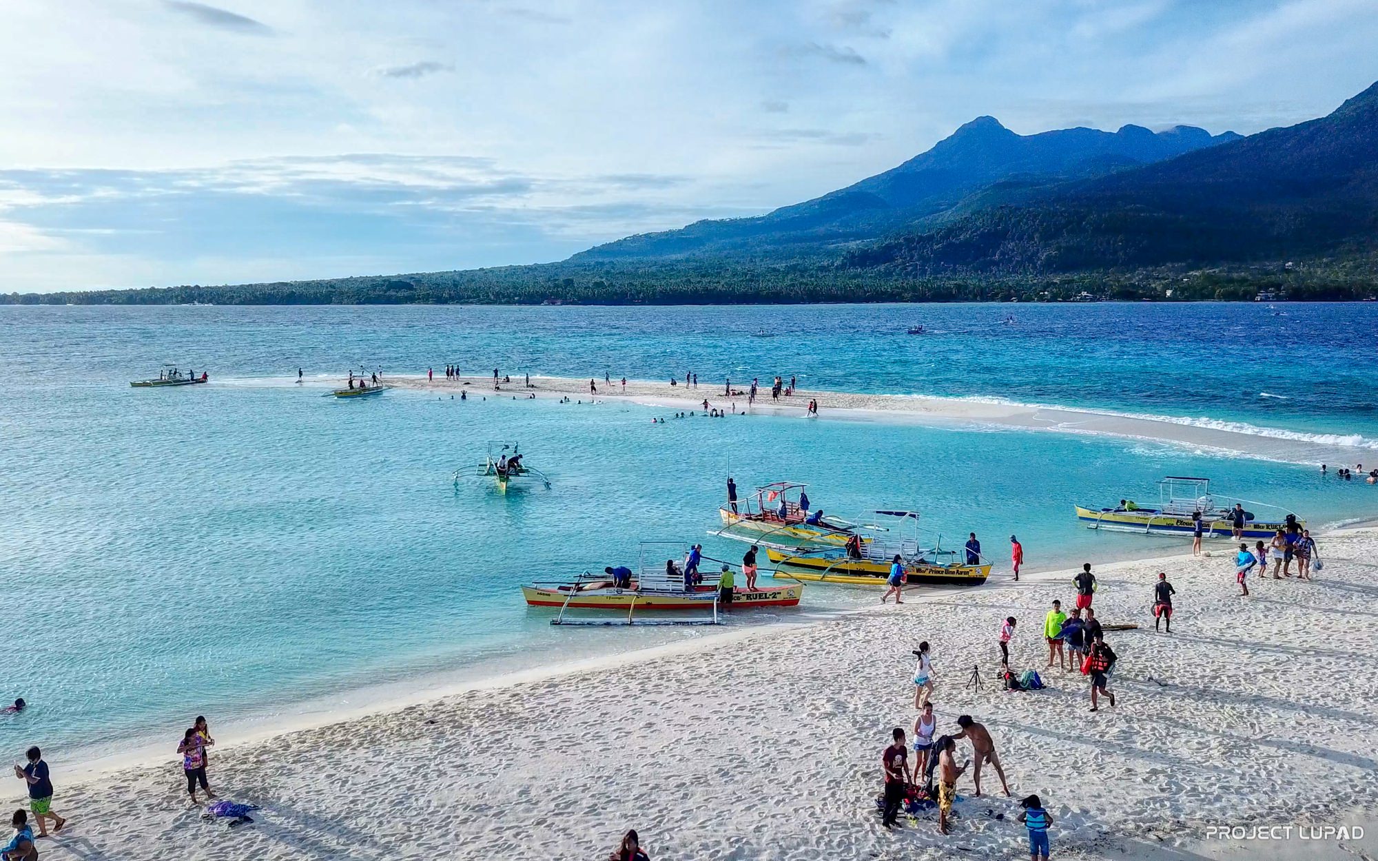 Unwind in a Tropical Paradise at White Island in the Philippines